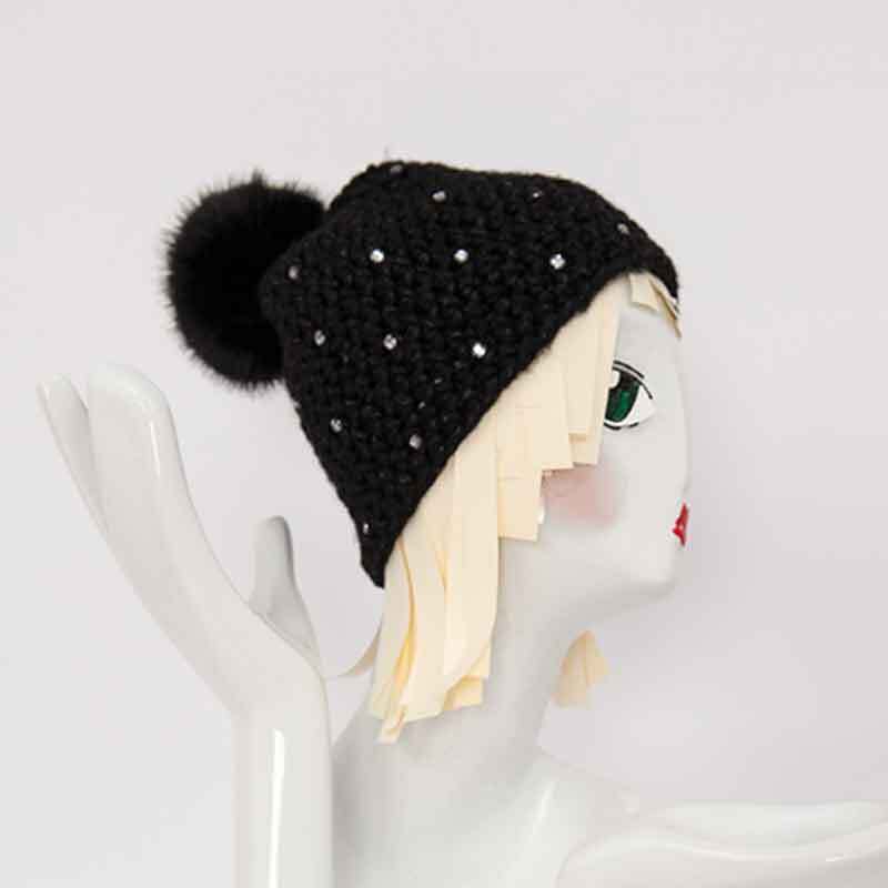 Wild Wild Wool Häkelset Mütze mit Bommel und Strass Wild Wild Wool Häkelset Mütze mit Bommel und Strass