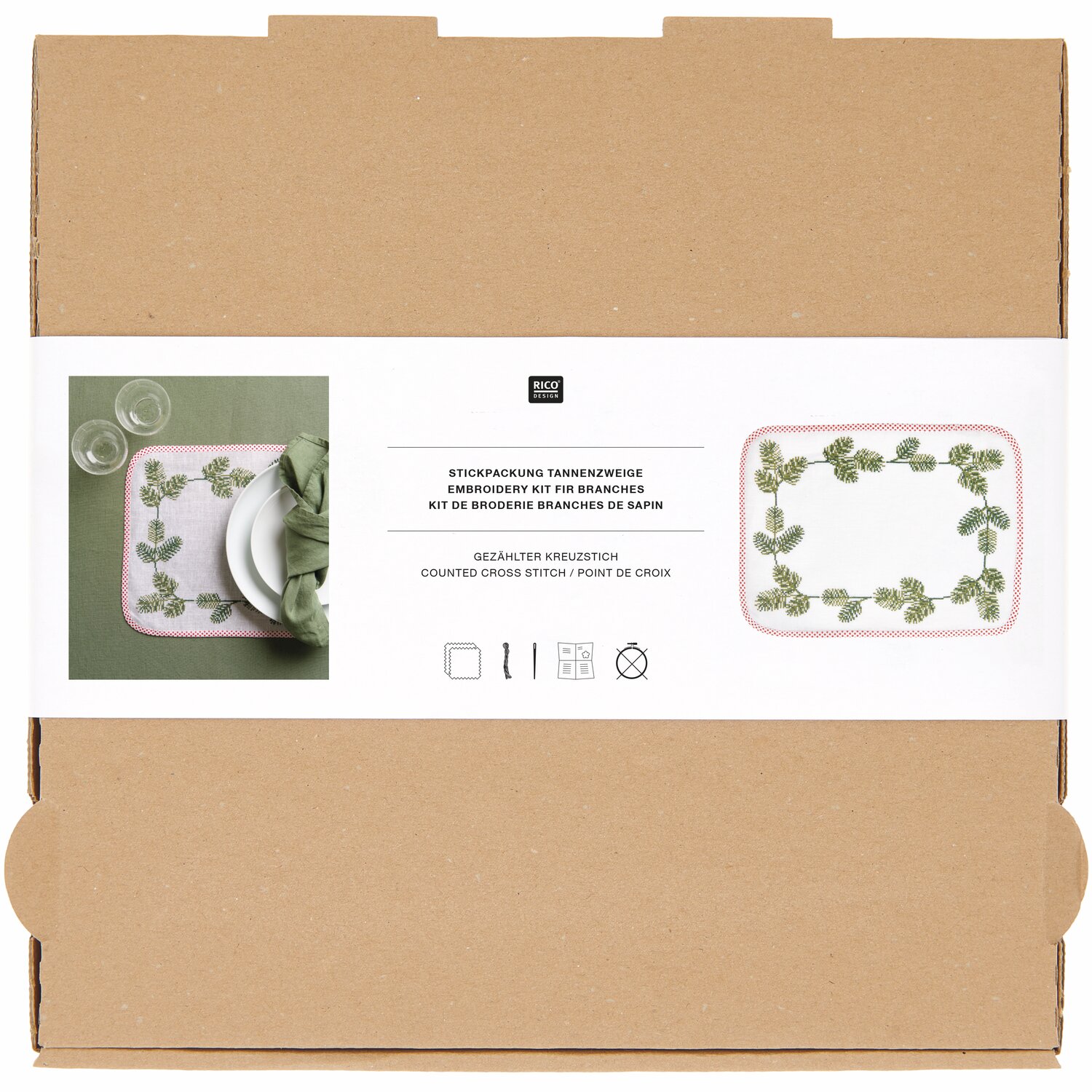 Stickpackung Platzsets eckig Tannenzweige 2 Stück von Rico Design, zeigt gestickte Tannenzweige auf rechteckigen Platzsets, ideal für festliche Tischdekoration.