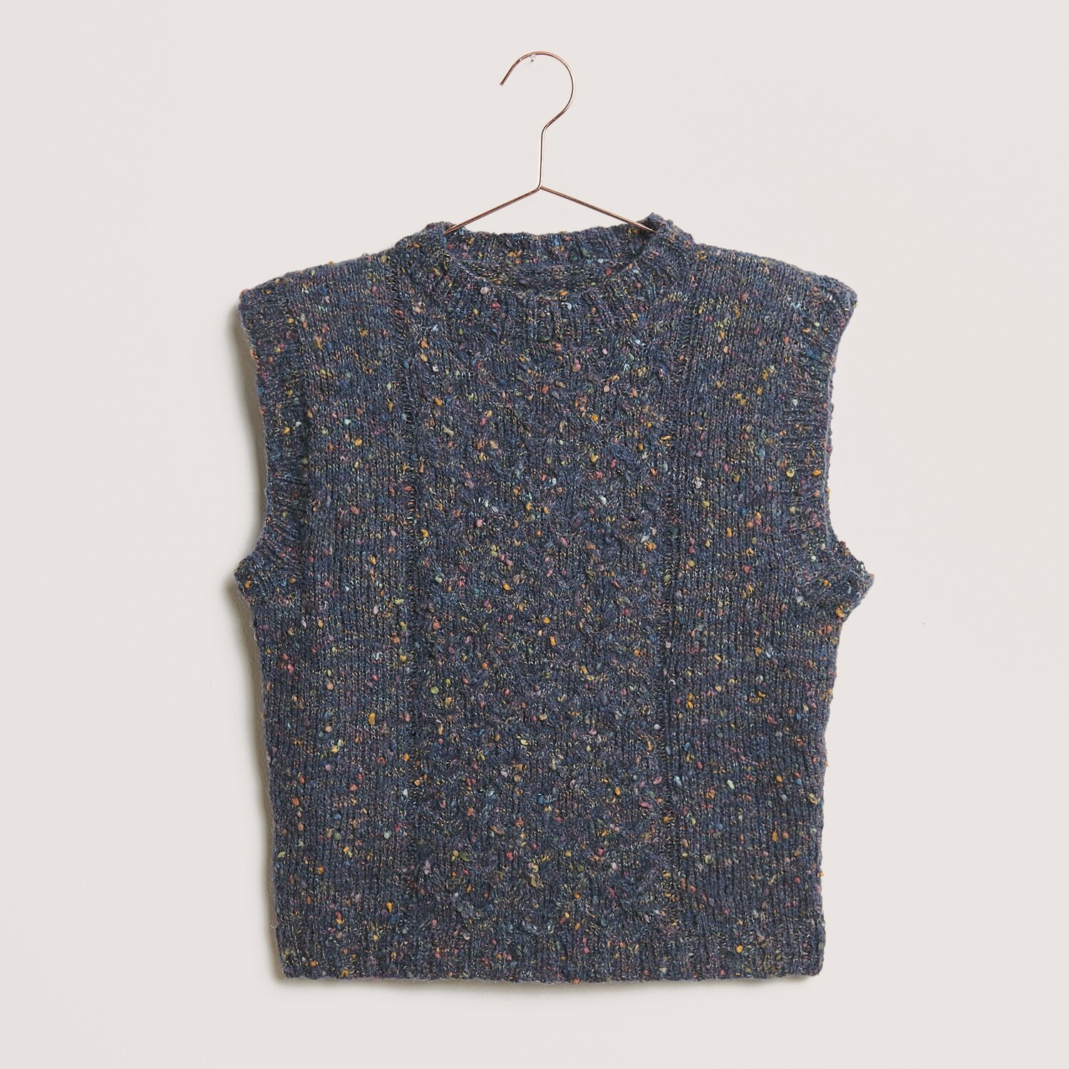 Fashion Cotton Alpaca Fun Neps 50g 215m Farbe Marine von Rico Design Fashion Cotton Alpaca Fun Neps: Ärmelloser Pullover in Marineblau mit bunten Neps von Rico Design.
