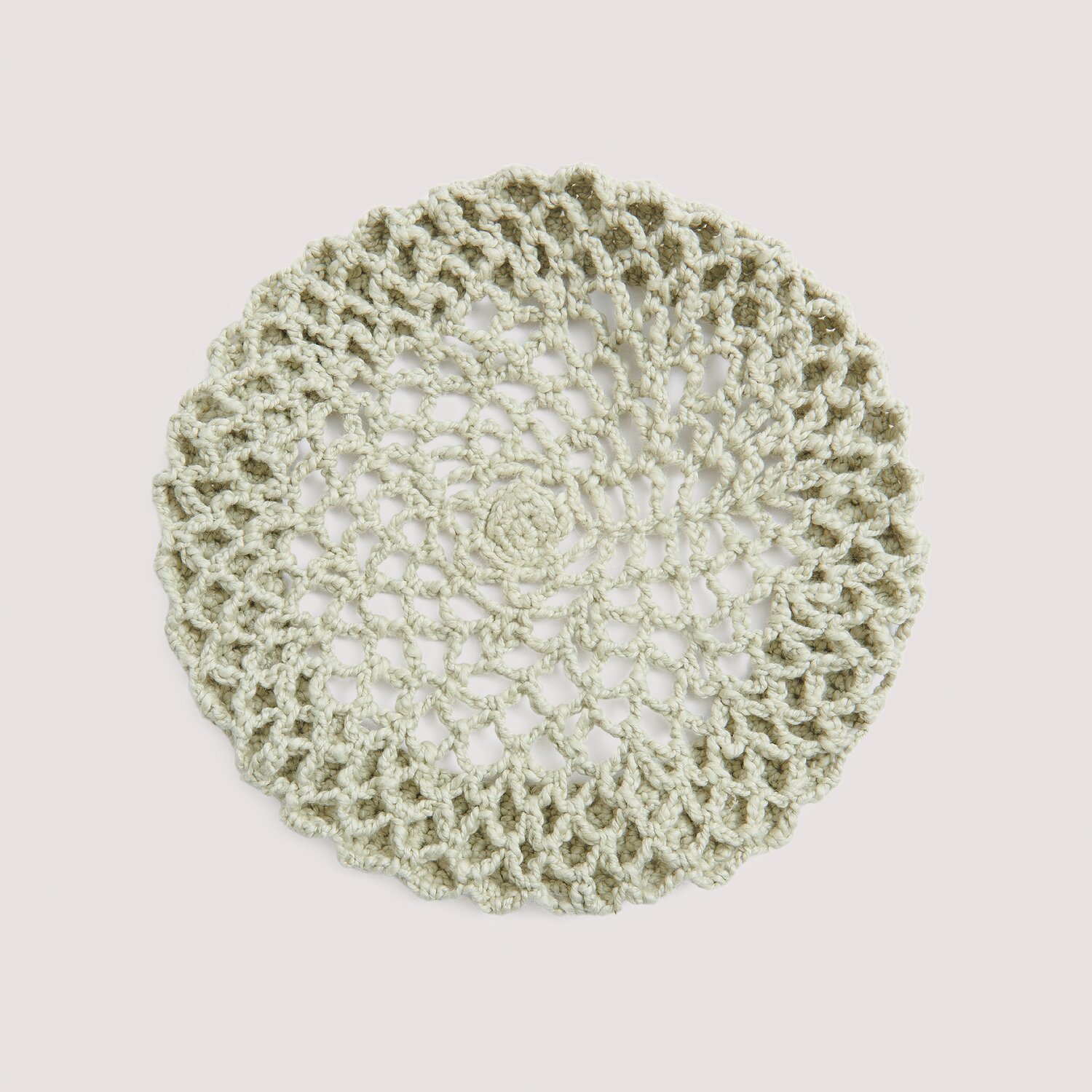 Gehäkelte Mütze in beige