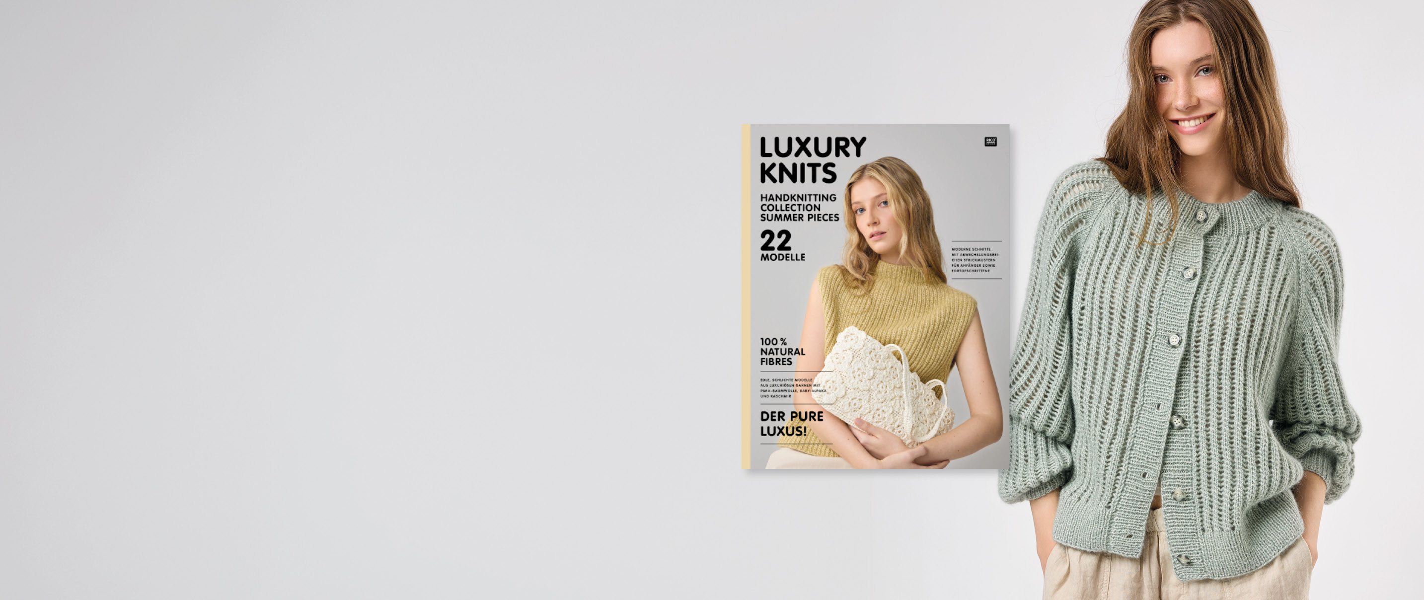 Frau trägt türkisfarbene Strickjacke, daneben Heft "Luxury Summer Knits"