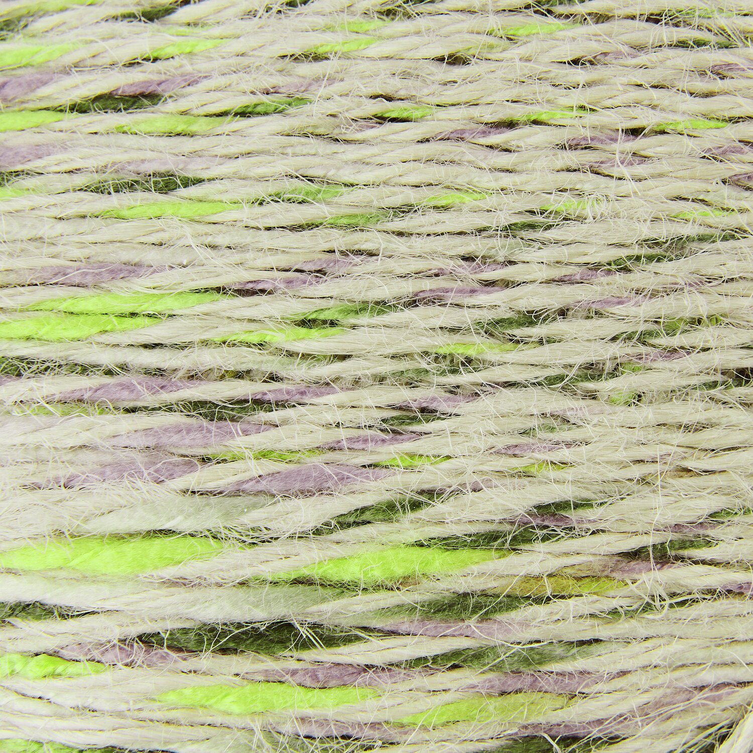 Creative "Hey Jute": Garn in sanften Oliv- und Fliedertönen, ideal für kreative Strickprojekte.