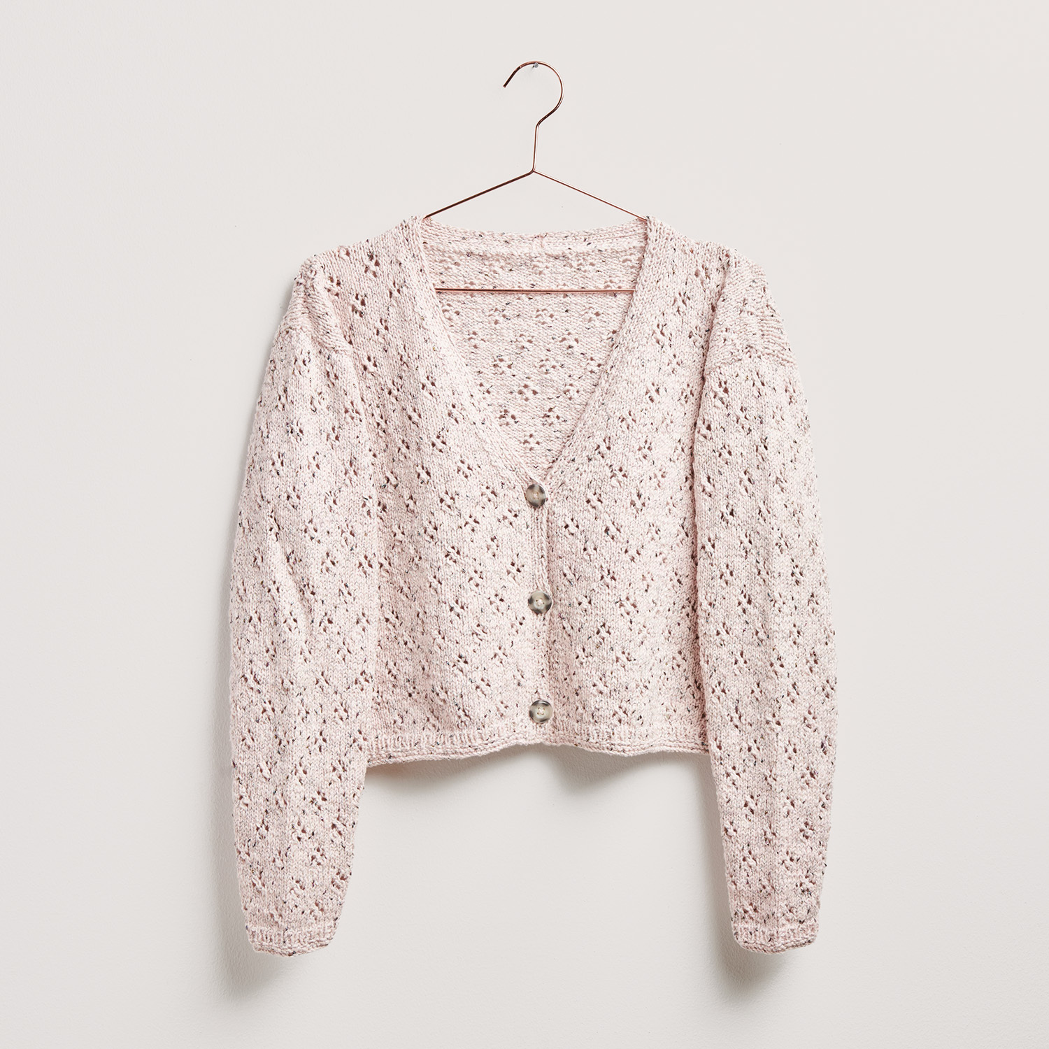 Strickanleitung Lochmusterjacke mit Beilaufgarn von Rico Design