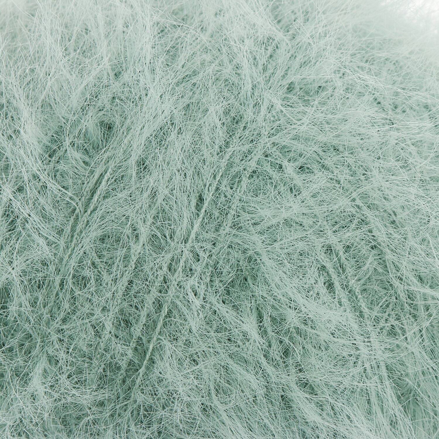 Creative Make It Fur, Patina: Flauschiges Garn in zartem Grün, ideal für Strickprojekte. 50g, 350m.