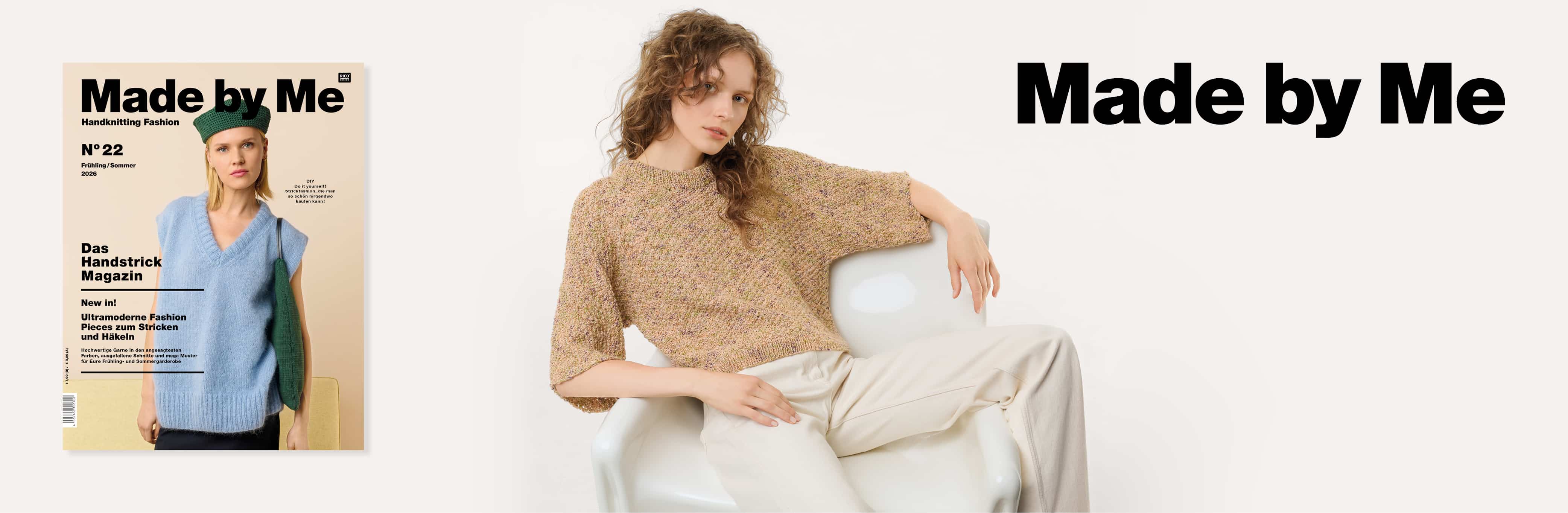 Eine Frau trägt ein gestricktes Shirt aus Made by Me No. 22 und posiert auf einem Stuhl. Daneben ein Cover und Logo des Handstrick Magazins Made by Me No. 22.