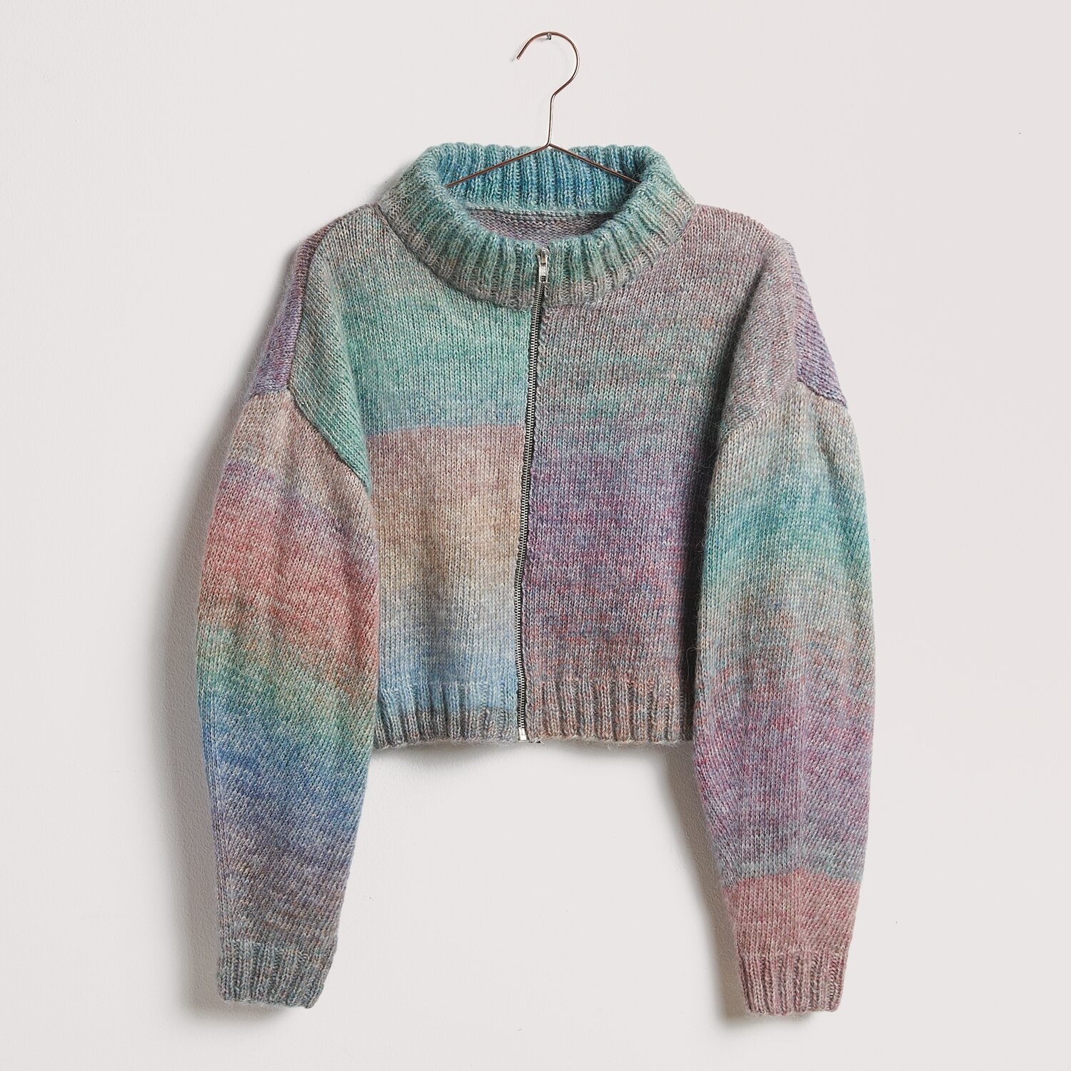 Creative Painted Power Cotton dk 100g 300m Farbe Deep Ocean von Rico Design Creative Painted Power Cotton dk: Bunter Strickpullover mit Reißverschluss, ideal für Frühling und Sommer.
