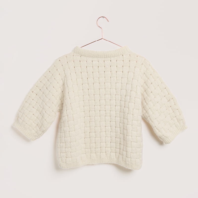 Gestrickter Pullover in Natur: Modell 10 aus dem Heft Luxury Knits Summer Pieces