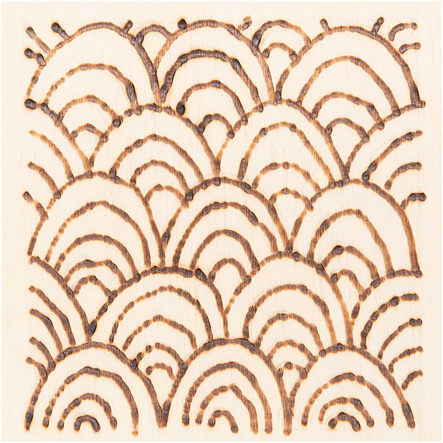 Brandmalkolben-Set mit 5 Aufsätzen von Rico Design, zeigt ein gebranntes Wellenmuster auf Holz.