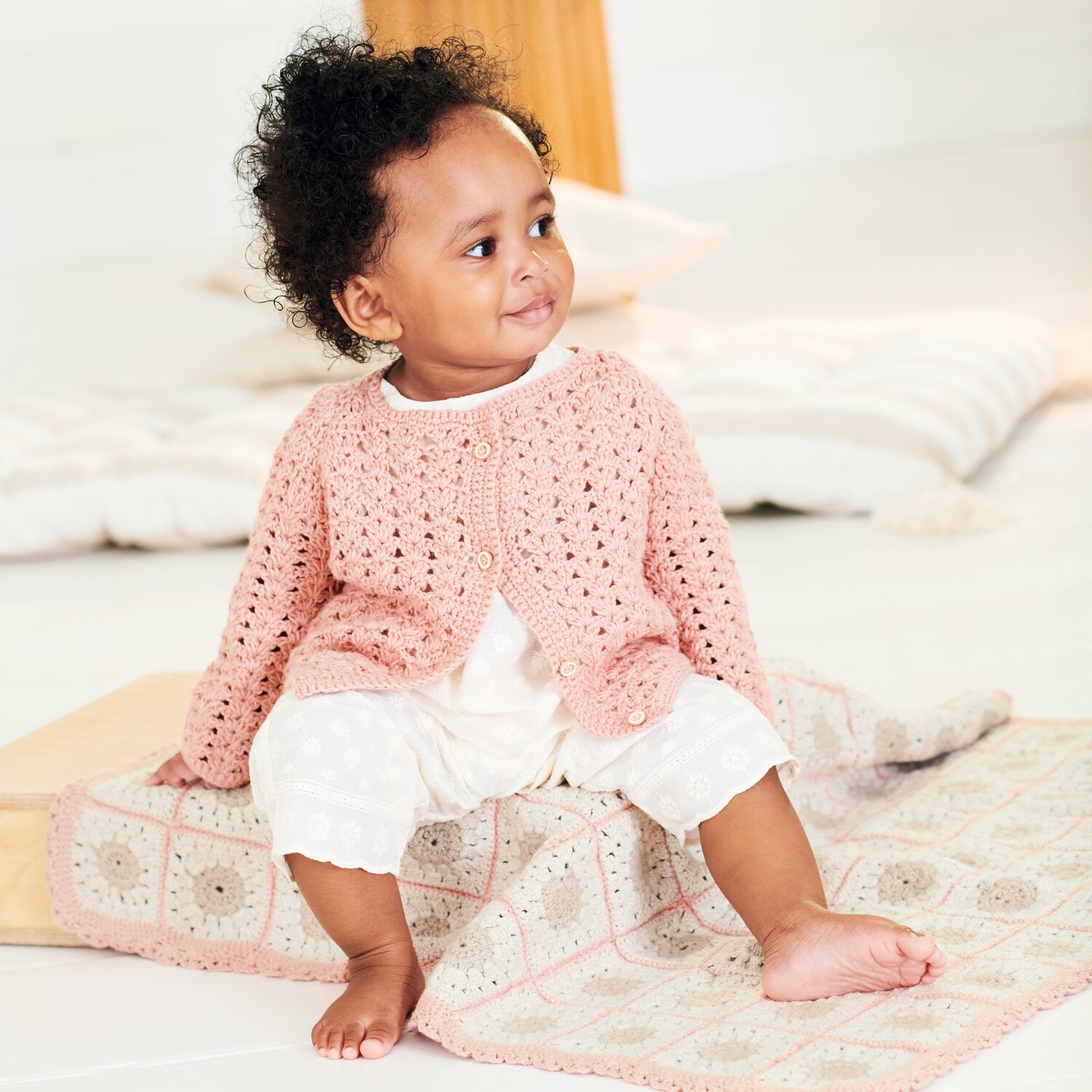 Häkelset Jacke Modell 19 aus Baby 043 von Rico Design