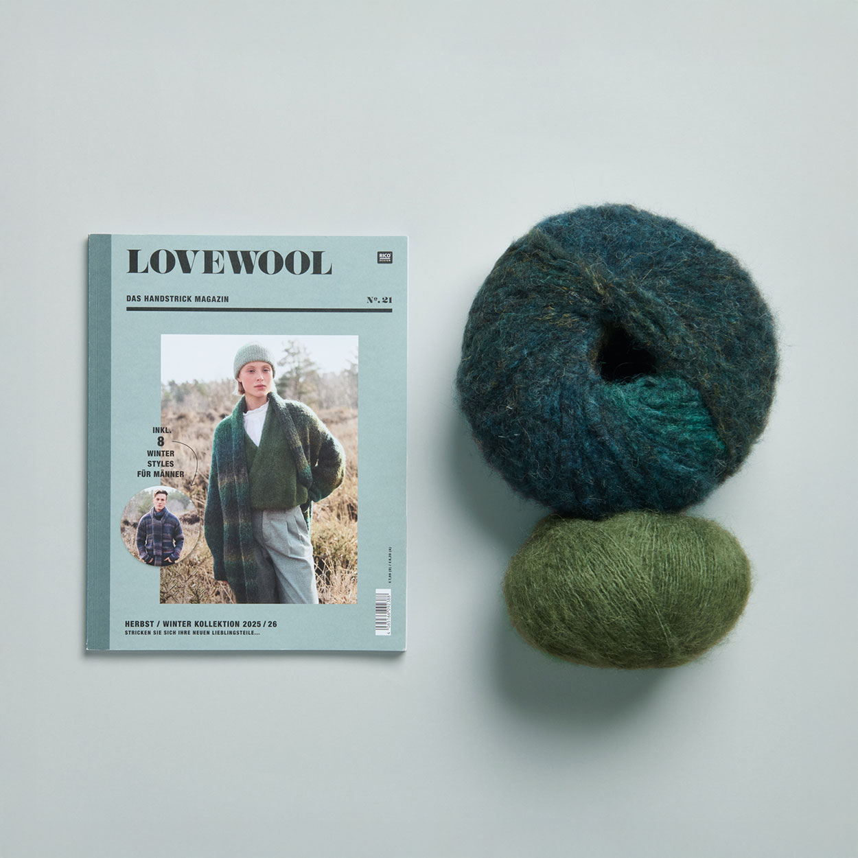 Lovewool Nr.21 und zwei Wollknäuel