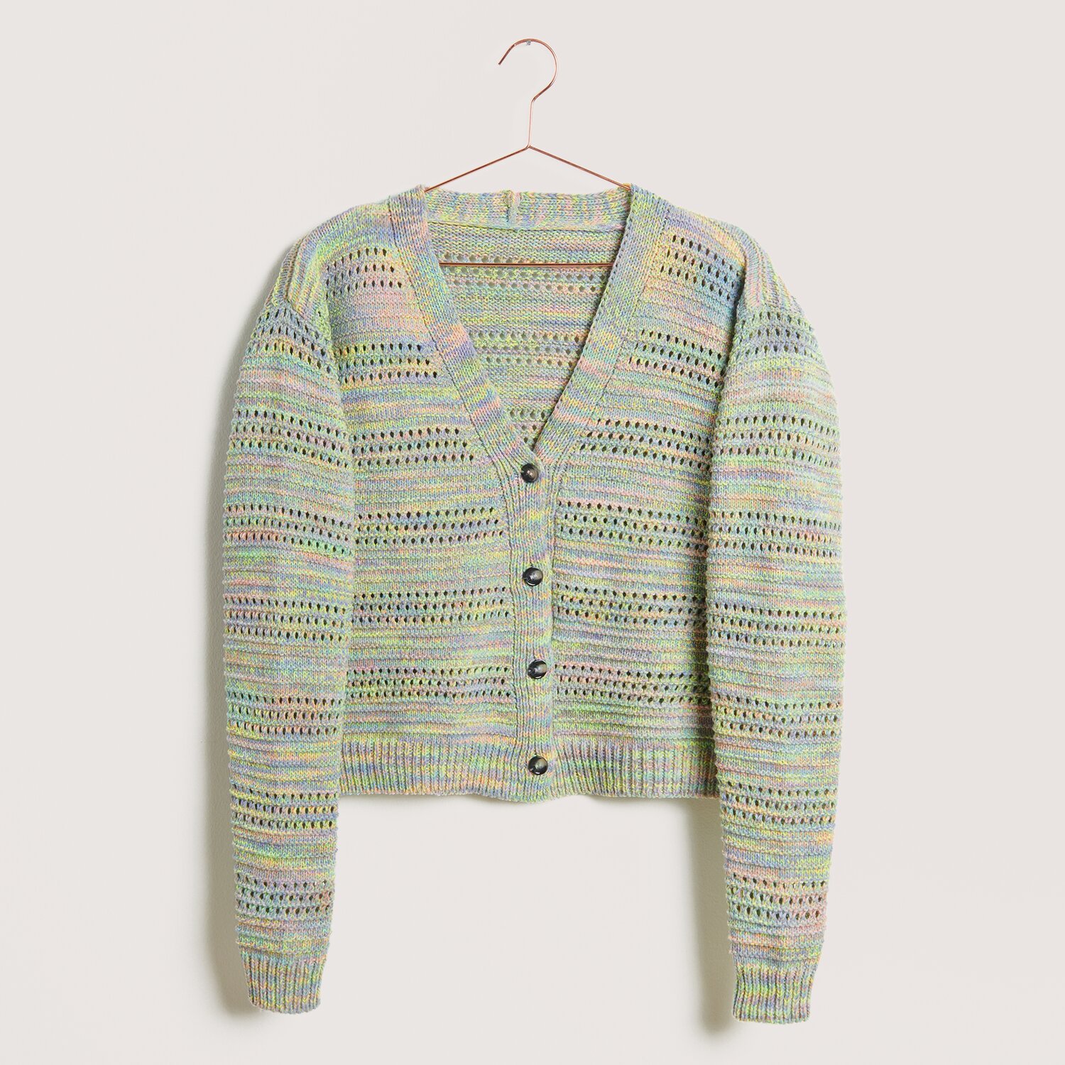 Strickset Jacke Modell 30 aus Die Neue Masche Nr. 9, bunte Strickjacke mit Knopfleiste.
