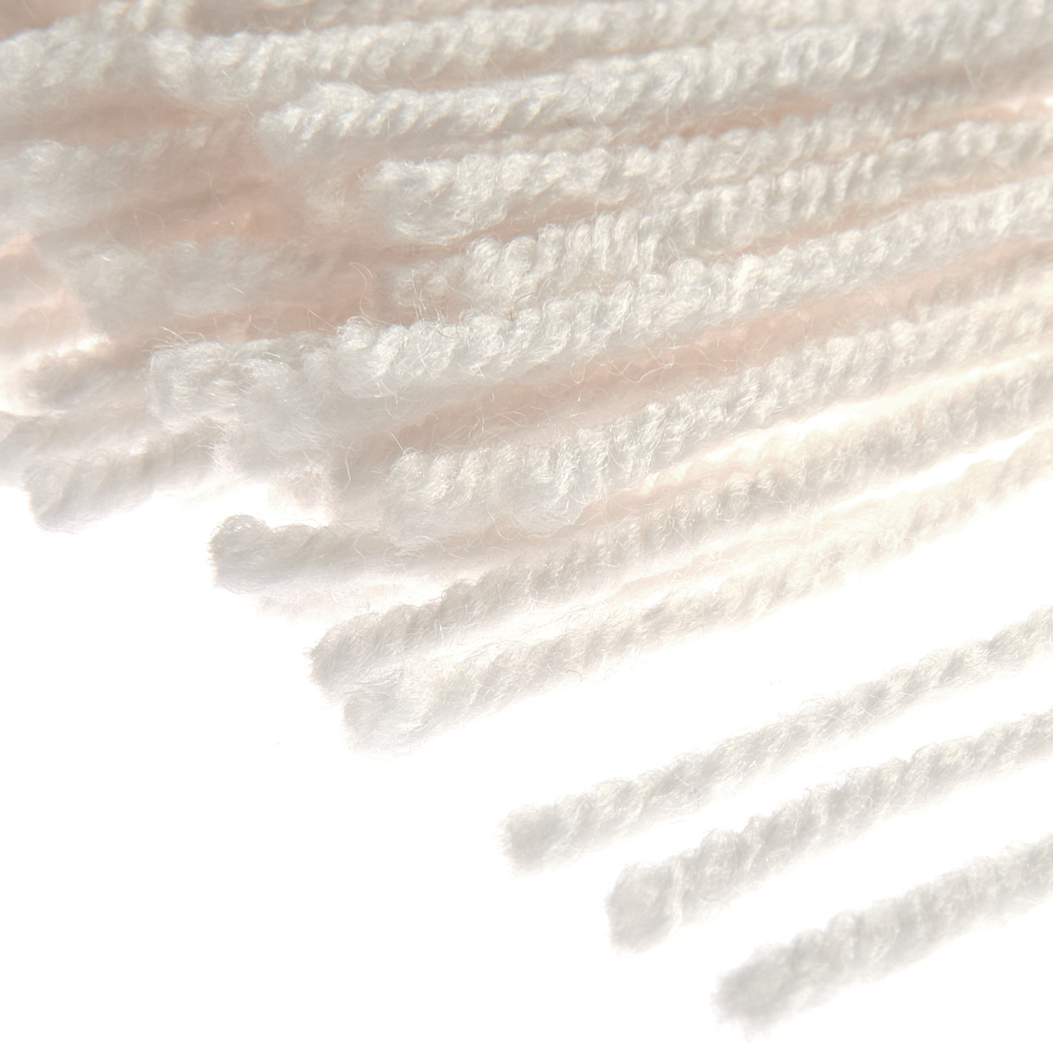 Rico Hooki Hooki Knüpfgarn in Weiß, ideal für kreative Projekte. Länge: 6,5 cm, von Rico Design.