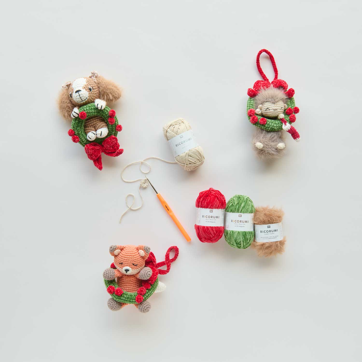 3 Ricorumi Häkelfiguren, Wollknäuel und Häkelnadel