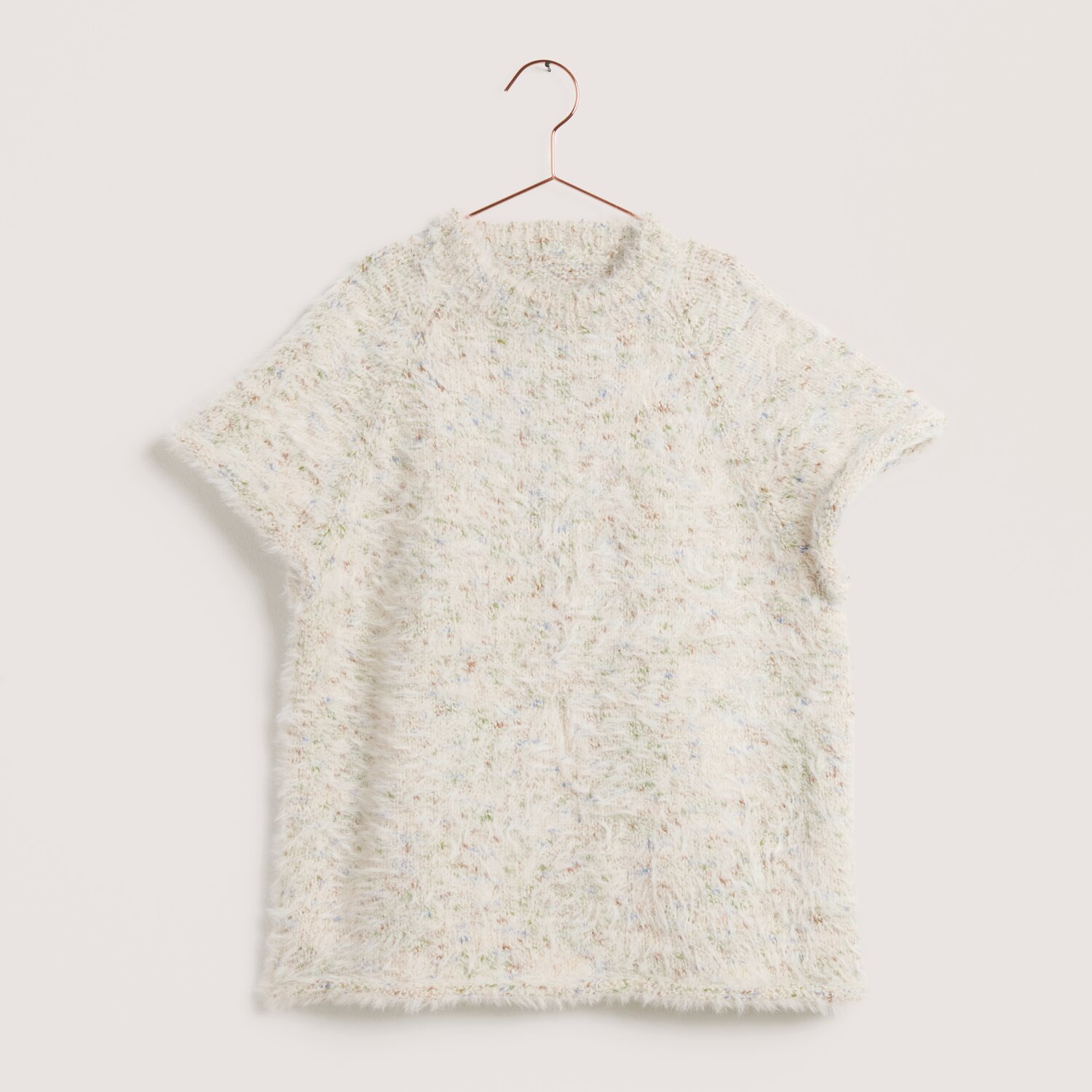 Made by Me No. 22 Frühjahr-Sommer: Flauschiges, elfenbeinfarbenes T-Shirt aus Baumwolle, perfekt für warme Tage.