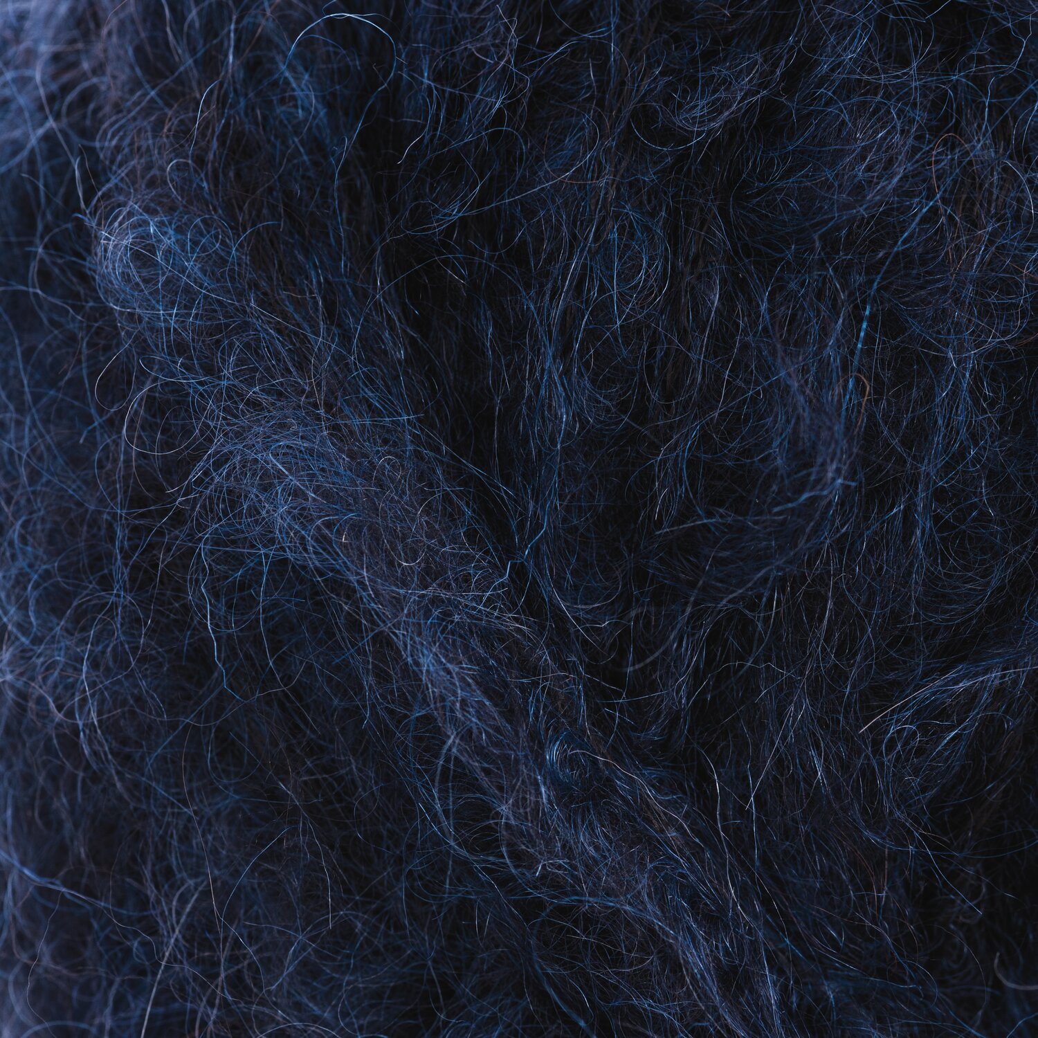 Fashion Fine Fur Super Chunky, marineblaues Garn von Rico Design, 50g 45m, ideal für Strickprojekte.