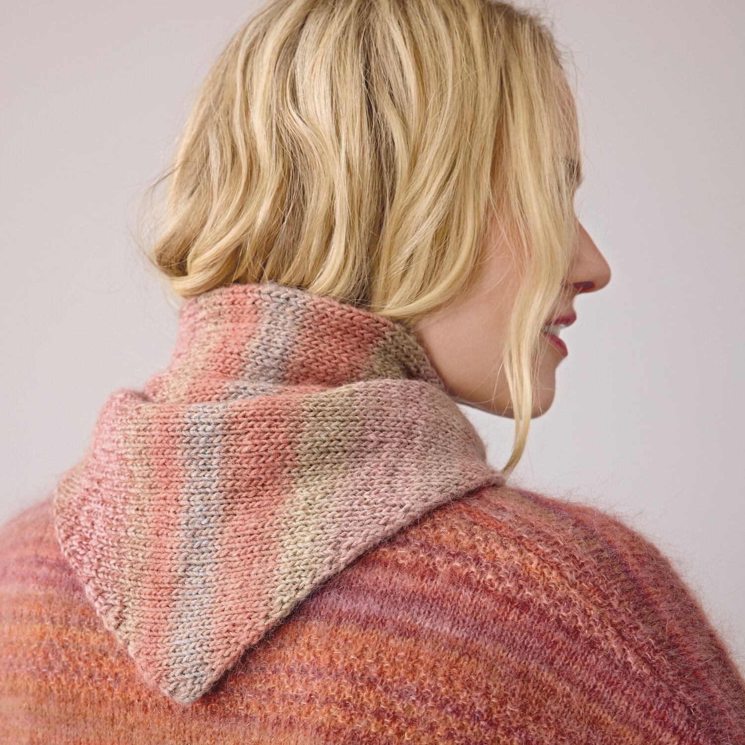 Strickset Dreieckstuch Modell 03 aus Die Neue Masche No. 14 von idee. Creativmarkt