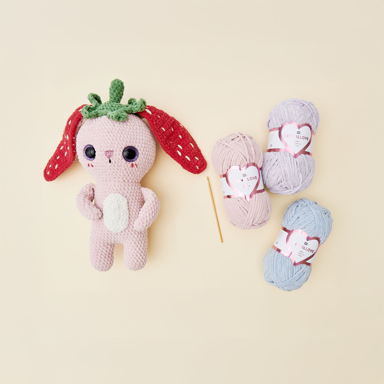 Gehäkelter Hase, 1 Häkelnadel, 3 Knäuel Wolle