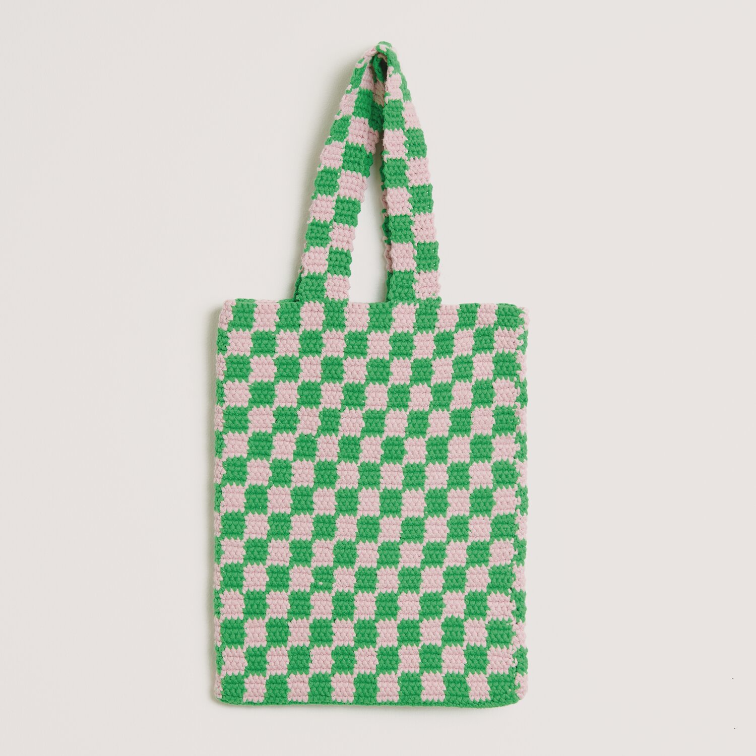 Fashion Jersey 50g 72m Farbe Grasgrün von Rico Design Häkelset Tasche Modell 40 aus Made by Me Nr. 18 groß, kariert in Blütenrosa und Grasgrün.