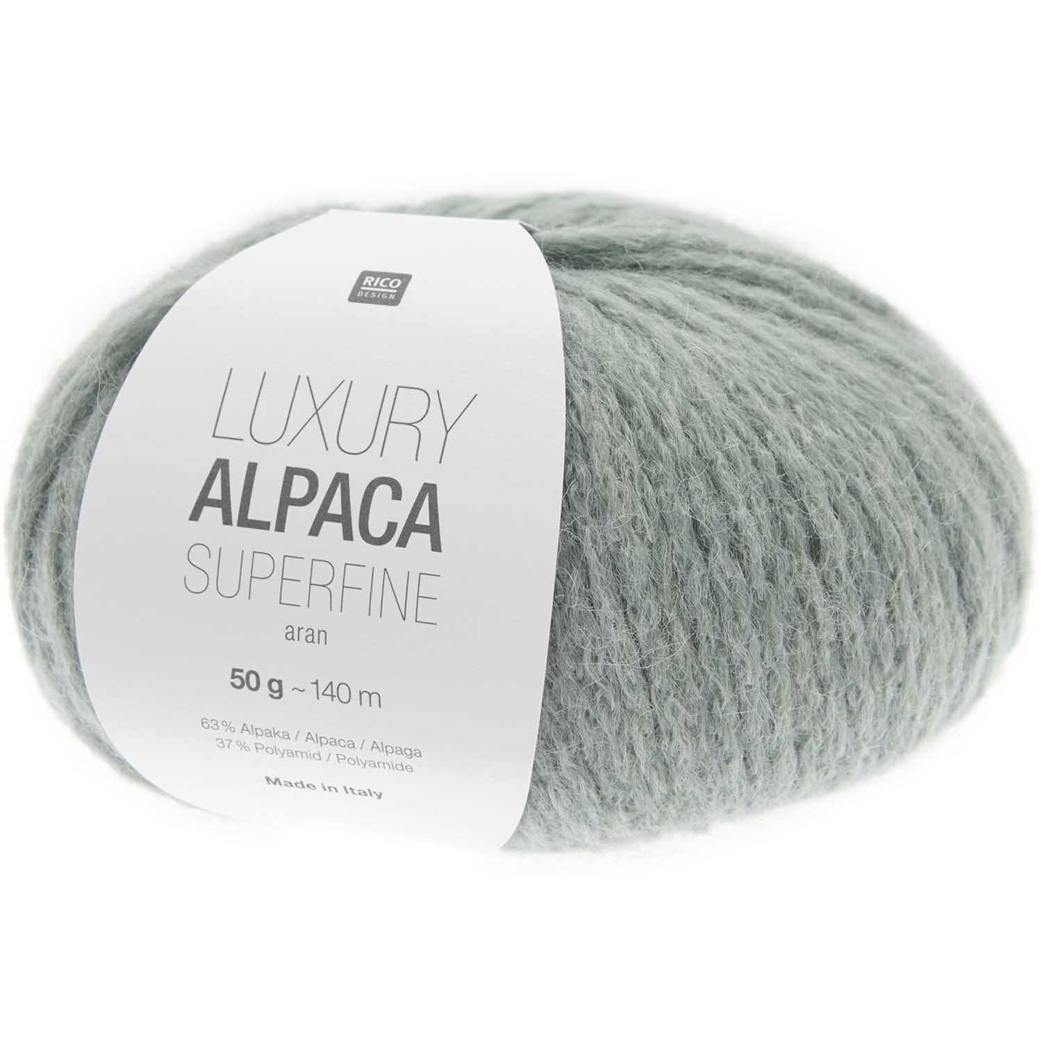 Rico Luxury Alpaca Superfine aran in Mint, 50g 140m. Weiches Garn für hochwertige Strickprojekte. Ideal für warme, elegante Kleidung.