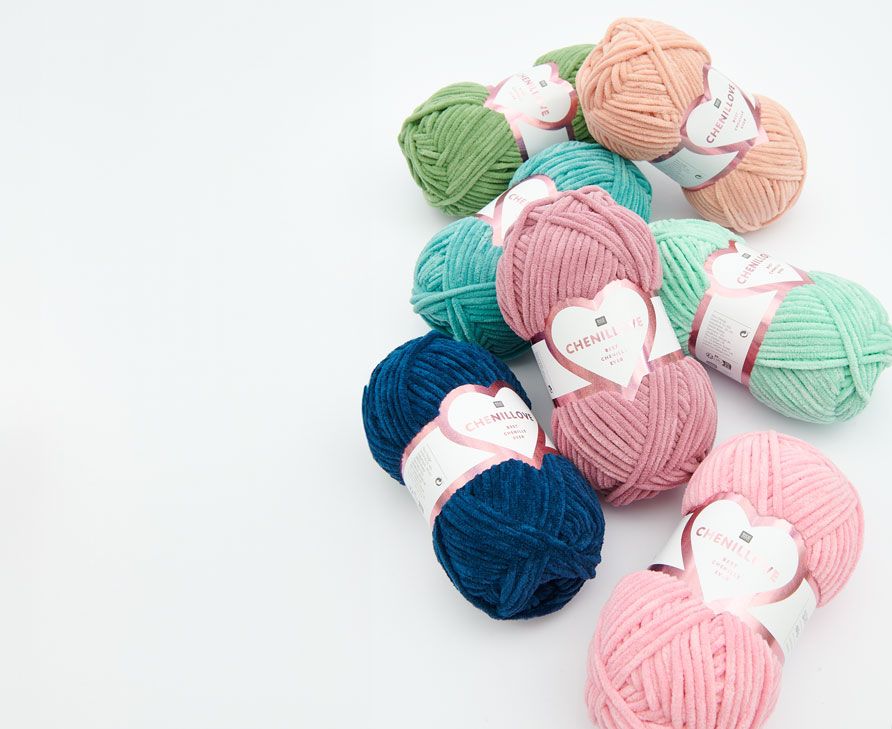 Rico Design Chenillove Samtgarn – 100 G, Superweich Für Strickprojekte & Babysachen (Taupe, Nadelstärke 4–5)